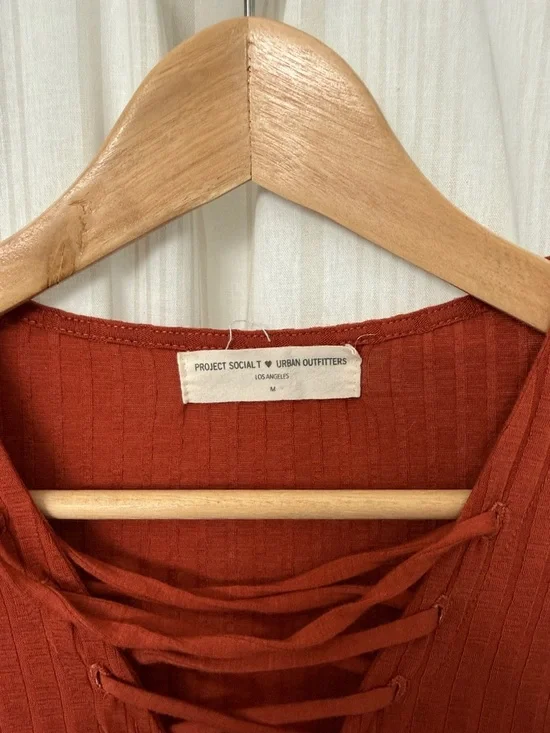 UO Burnt Sienna Rust Ribbed Knit V-Neck Tee - Picture 3 of 6